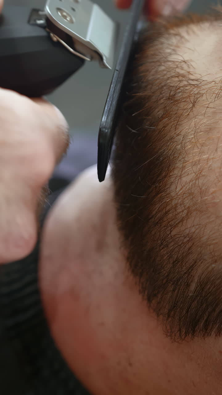 Cura della barba e taglio di capelli
