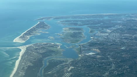 Approaching-to-Faro,-Portugal,-from-a-Cockpit,-side-view