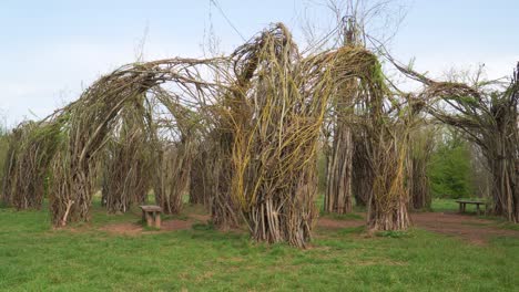 4K-Weidenkathedralenskulptur-In-Taunton-Somerset-Ohne-Blätter