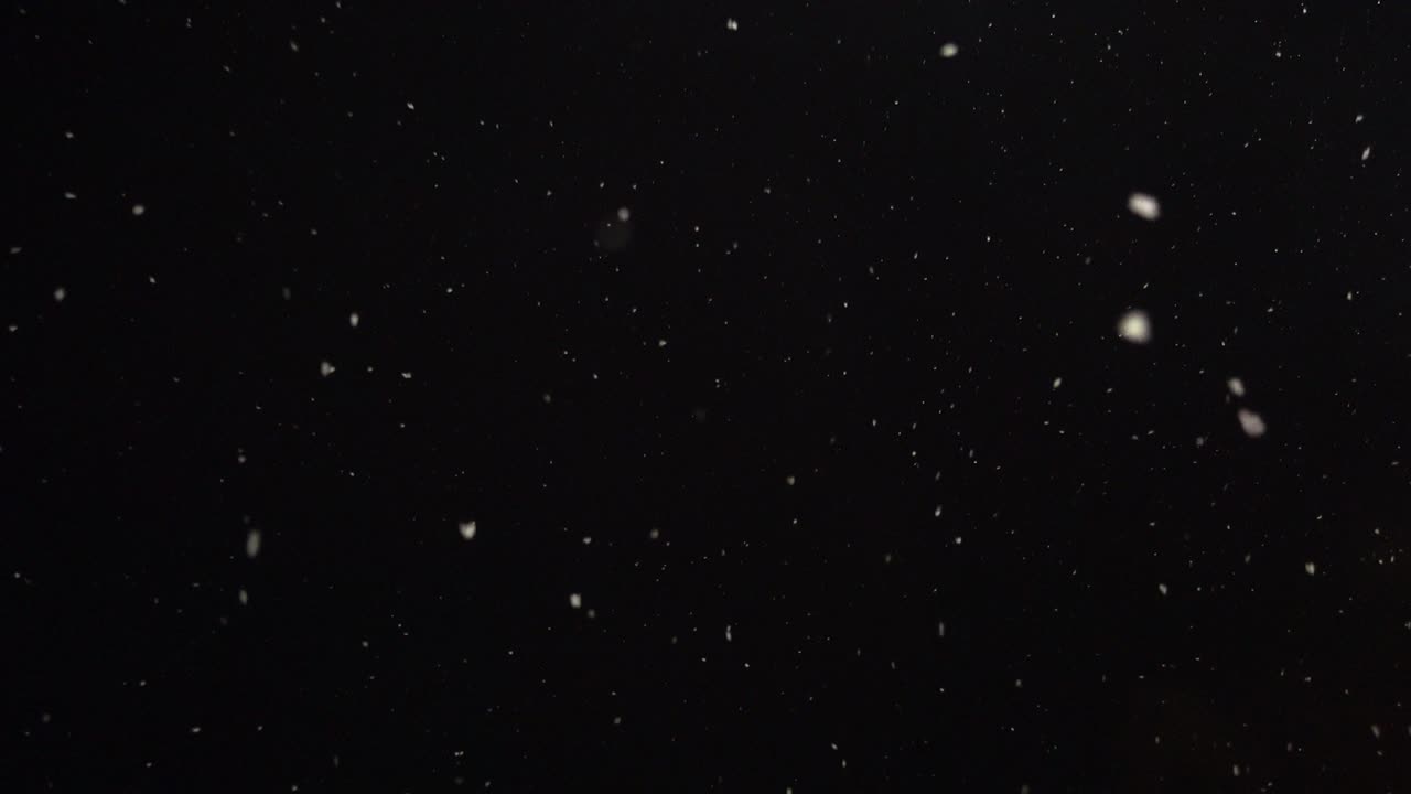 夜空から降る白い雪のループ映像、シームレス、4Kプロレズ