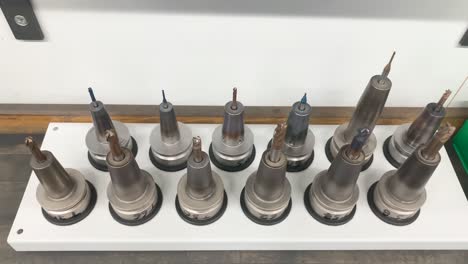 Milling cutter clamped in a holder in a milling cutter stand