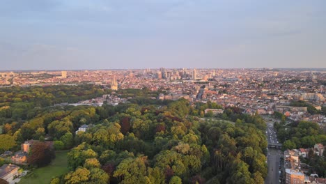 Luftaufnahme-Der-Stadt-Brüssel-Vom-Atomium-Bei-Sonnenuntergang