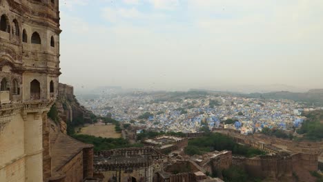 Jodhpur-(auch-Blaue-Stadt)-Ist-Die-Zweitgrößte-Stadt-Im-Indischen-Bundesstaat-Rajasthan-Und-Offiziell-Die-Zweitgrößte-Metropole-Des-Bundesstaates.