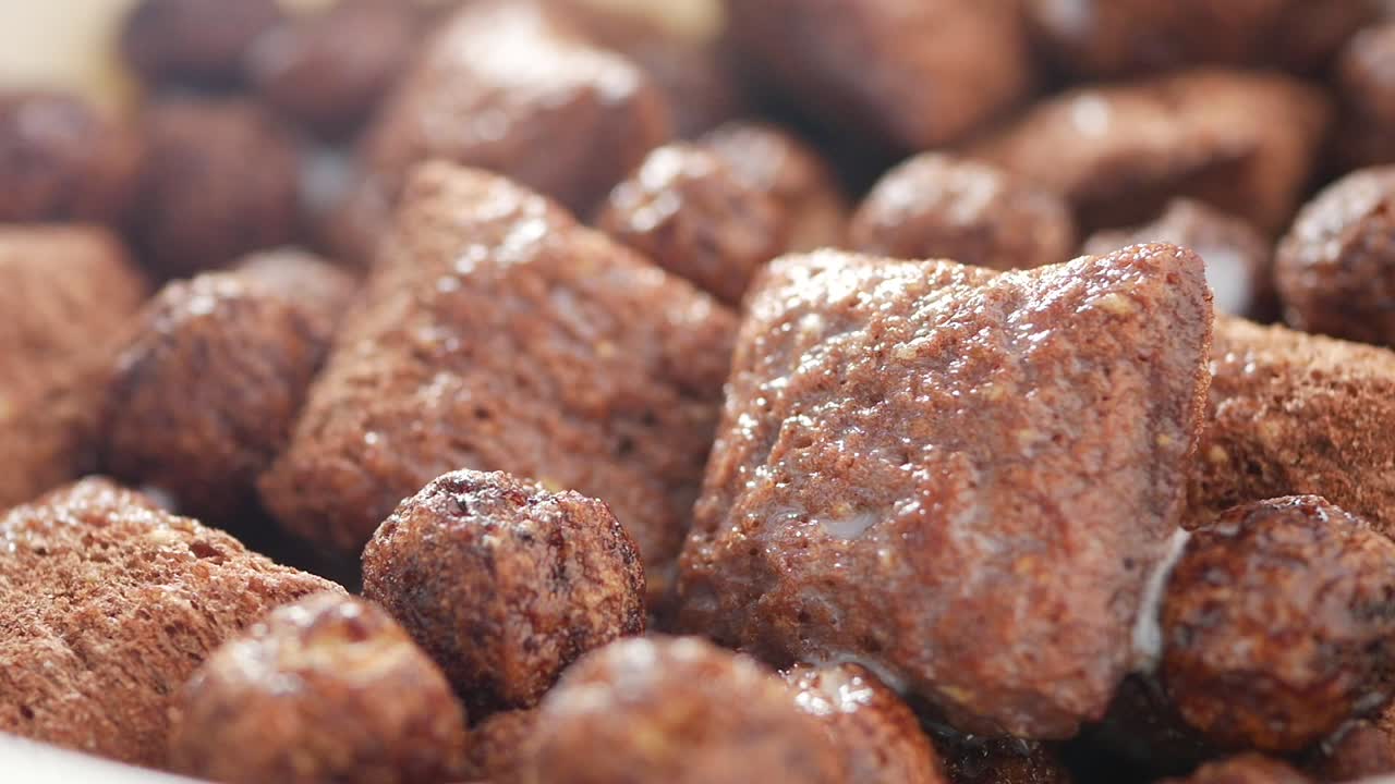 우유와 함께 초콜릿 시리얼