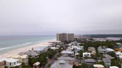 sobrevolando una zona residencial en 30a, florida-2