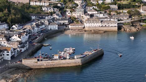 St.-Mawes-Harbour,-Cornwall,-Vereinigtes-Königreich,-Schwenk-Drohnenantenne