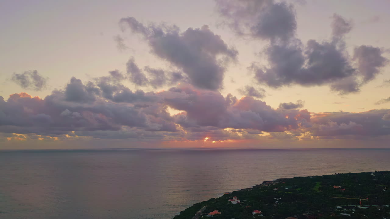 Cloudy evening sky picturesque ocean surface aerial view. Scenic clouds skyline