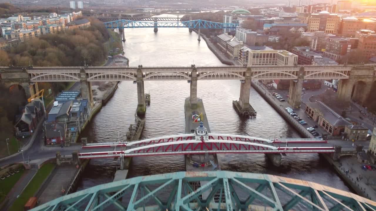 tyne bridge, newcastle을 건너다. 돌리 샷