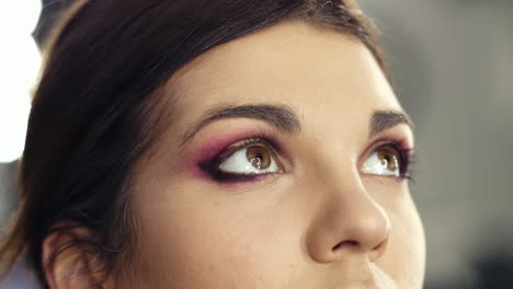 Close-up-footage-of-creating-perfect-smokey-eyes-look.-Beautiful-hazelnut-eyes-of-an-attractive-brunette-girl.