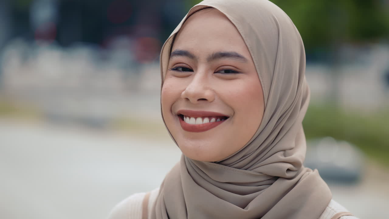 히자브 를 입은 여자 의 초상화