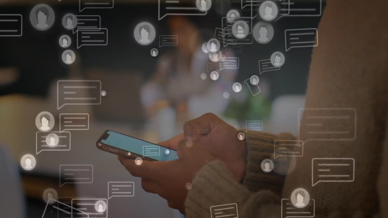 animación e iconos de mensajes flotando sobre la sección media de un hombre que usa un teléfono inteligente