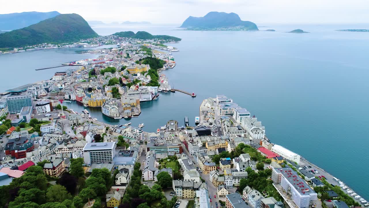 노르웨이 알레스운드 시의 항공 영상