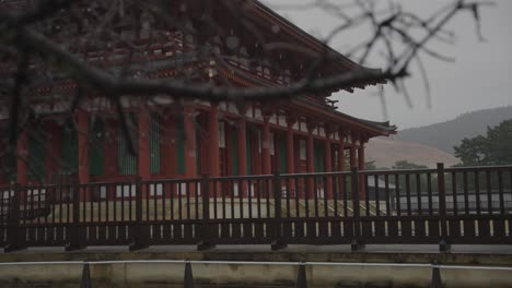 Kofukuji-Temple-in-the-rain,-focus-pull-reveal-at-Temple-in-Nara,-Japan