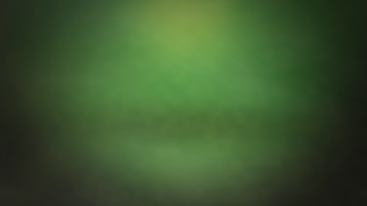 mística niebla verde en la noche oscura