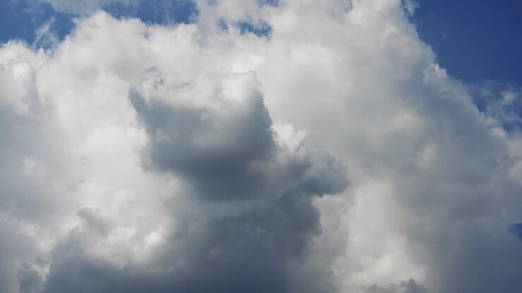Big dense fast moving cloud time lapse in 4k, african summer sky line with imminent rain and thunderstorms