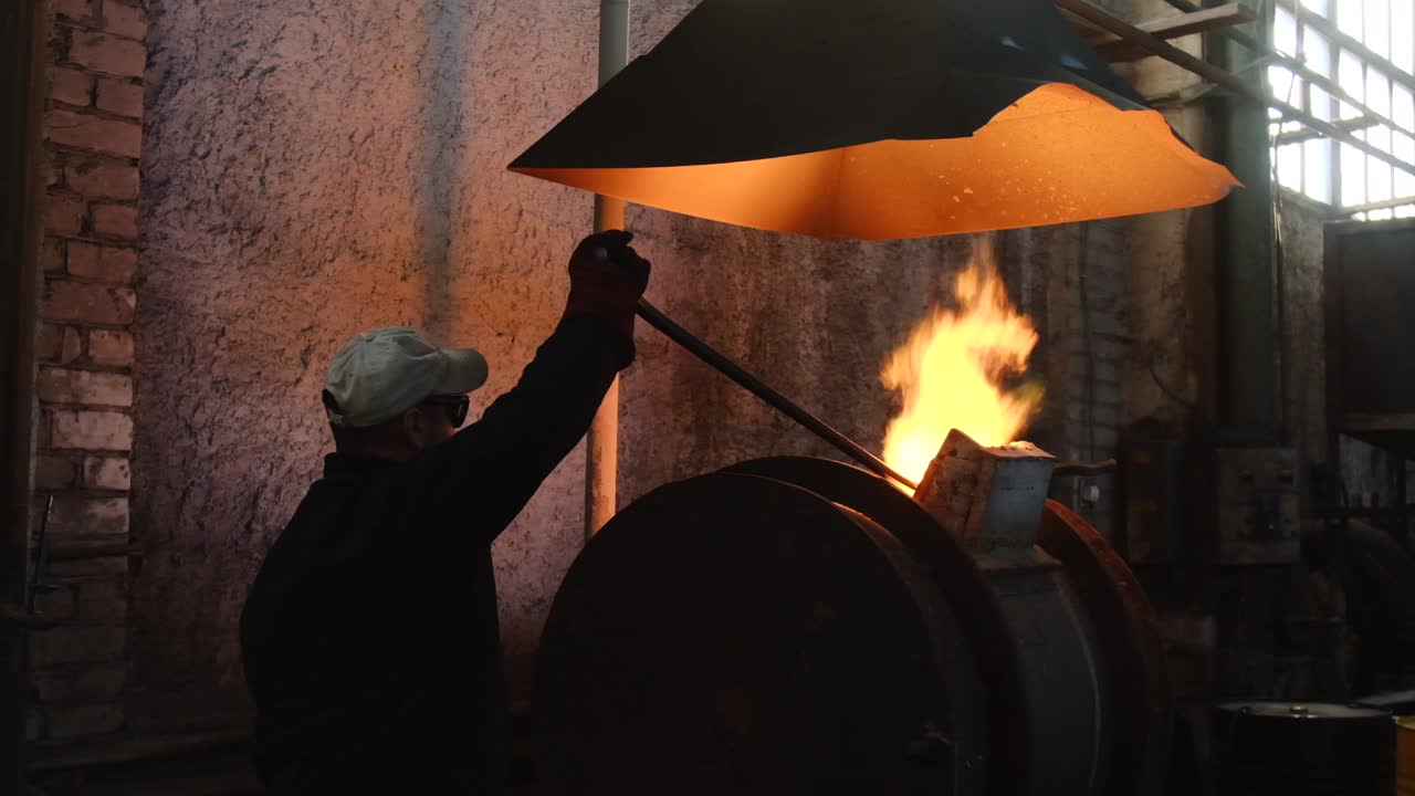 금속 공장 의 금속 노동자