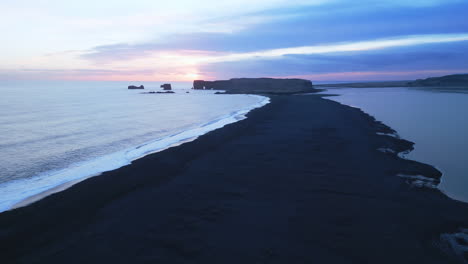 Toma-De-Drone-Del-Paisaje-De-La-Playa-De-Reynisfjara.