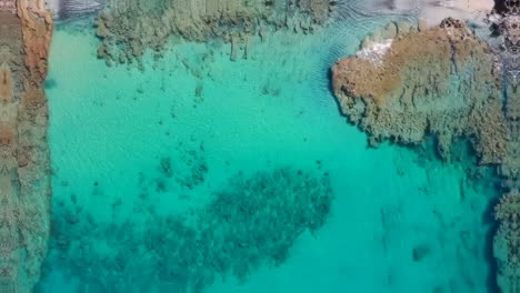 Luftdrohne-Exotischer-Tropischer-Strand-Mit-Türkisfarbenem-Wasser-4k