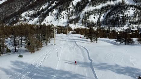 Skiing-in-the-French-Alps