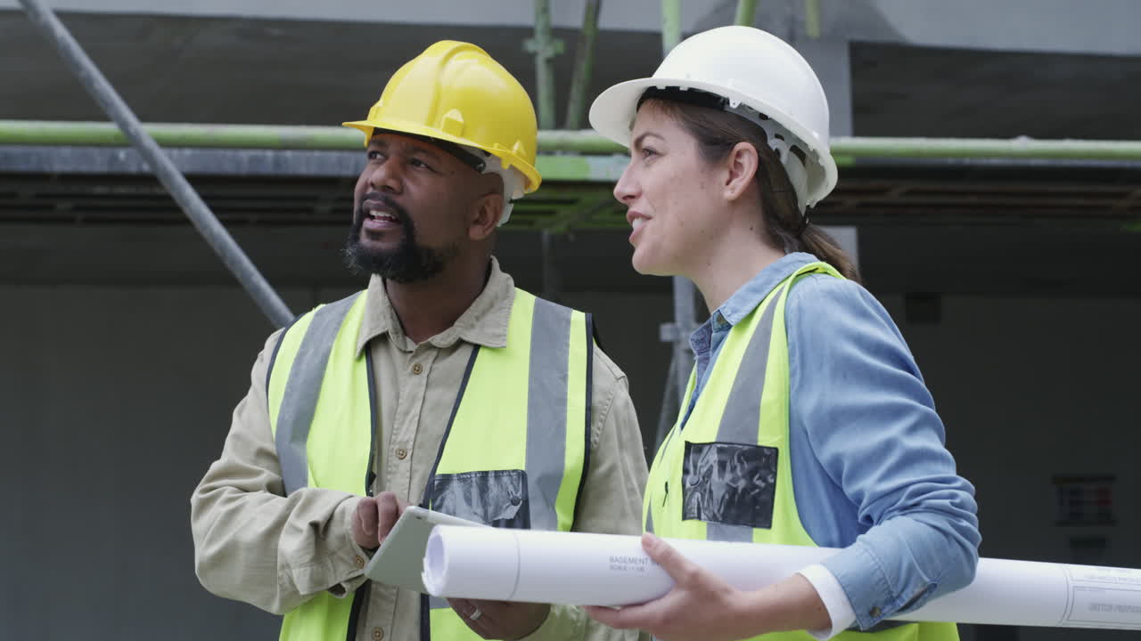 mantener el trabajo de construcción a tiempo y en la tarea