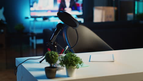 Podcast-recording-equipment-on-table