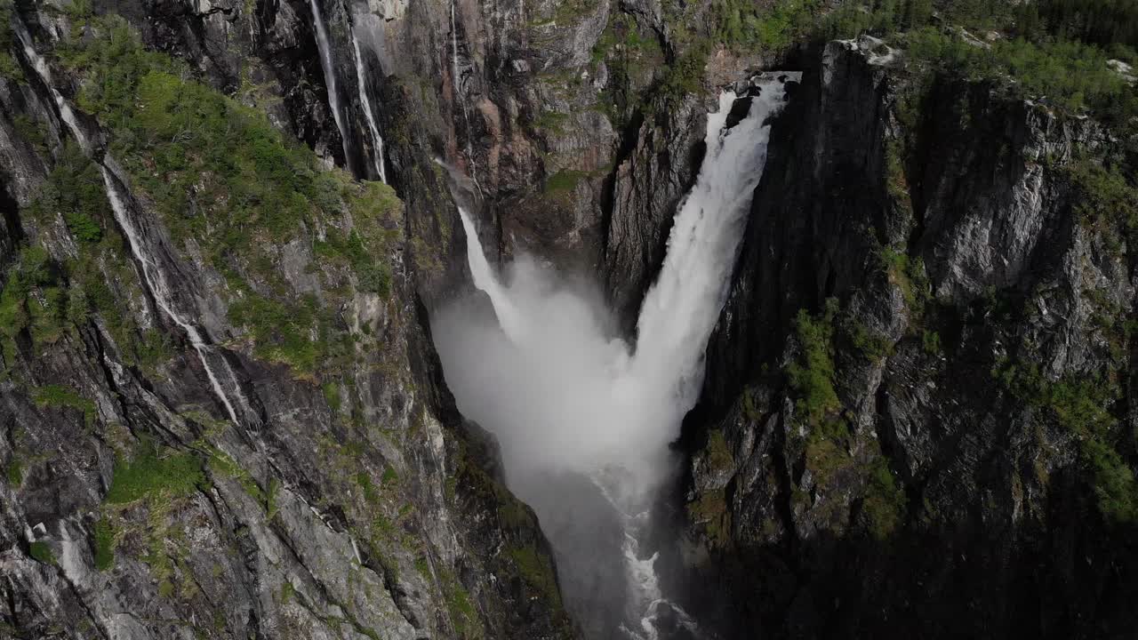 famosa cascada vøringsfossen, noruega. parque nacional hardangervidda