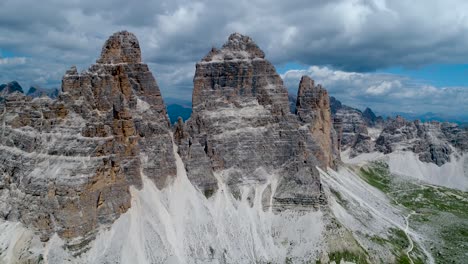 Nationalpark-Drei-Zinnen-In-Den-Dolomiten.-Wunderschöne-Natur-Italiens.