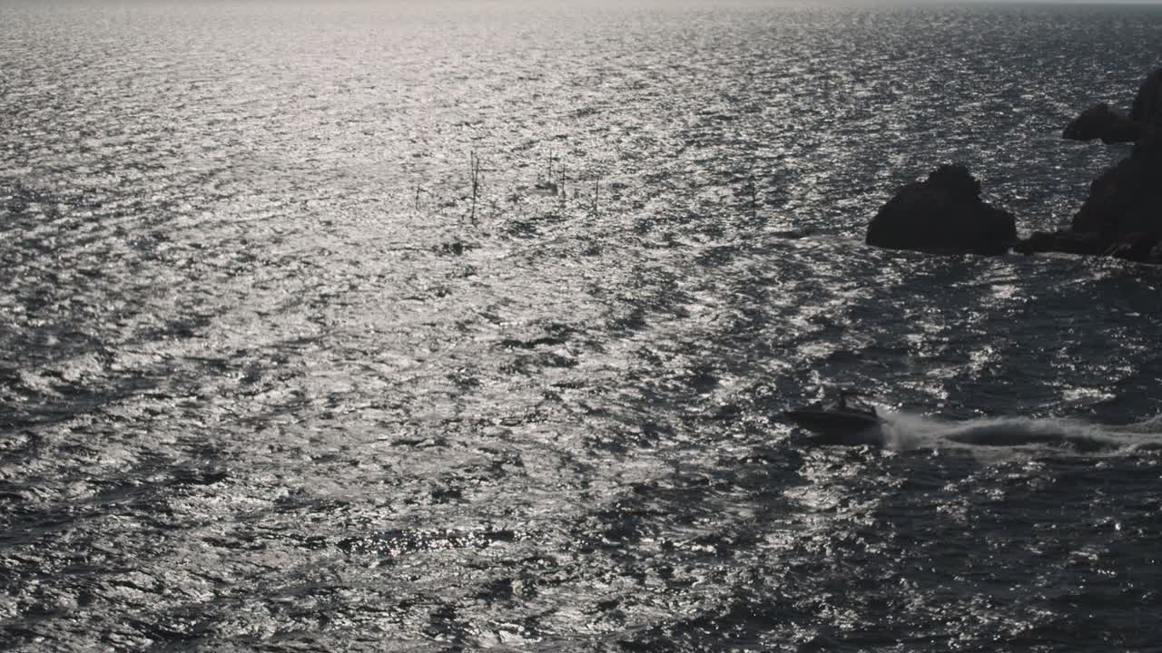 배 를 타고 있는 바다 장면