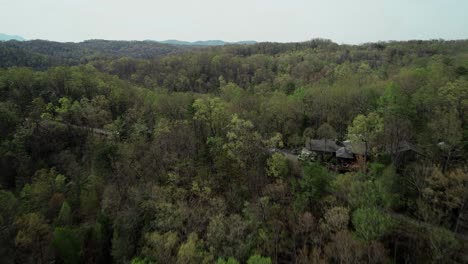 Antena-De-La-Montaña-De-Gatlinburg.-Cerca-De-Las-Grandes-Montañas-Humeantes