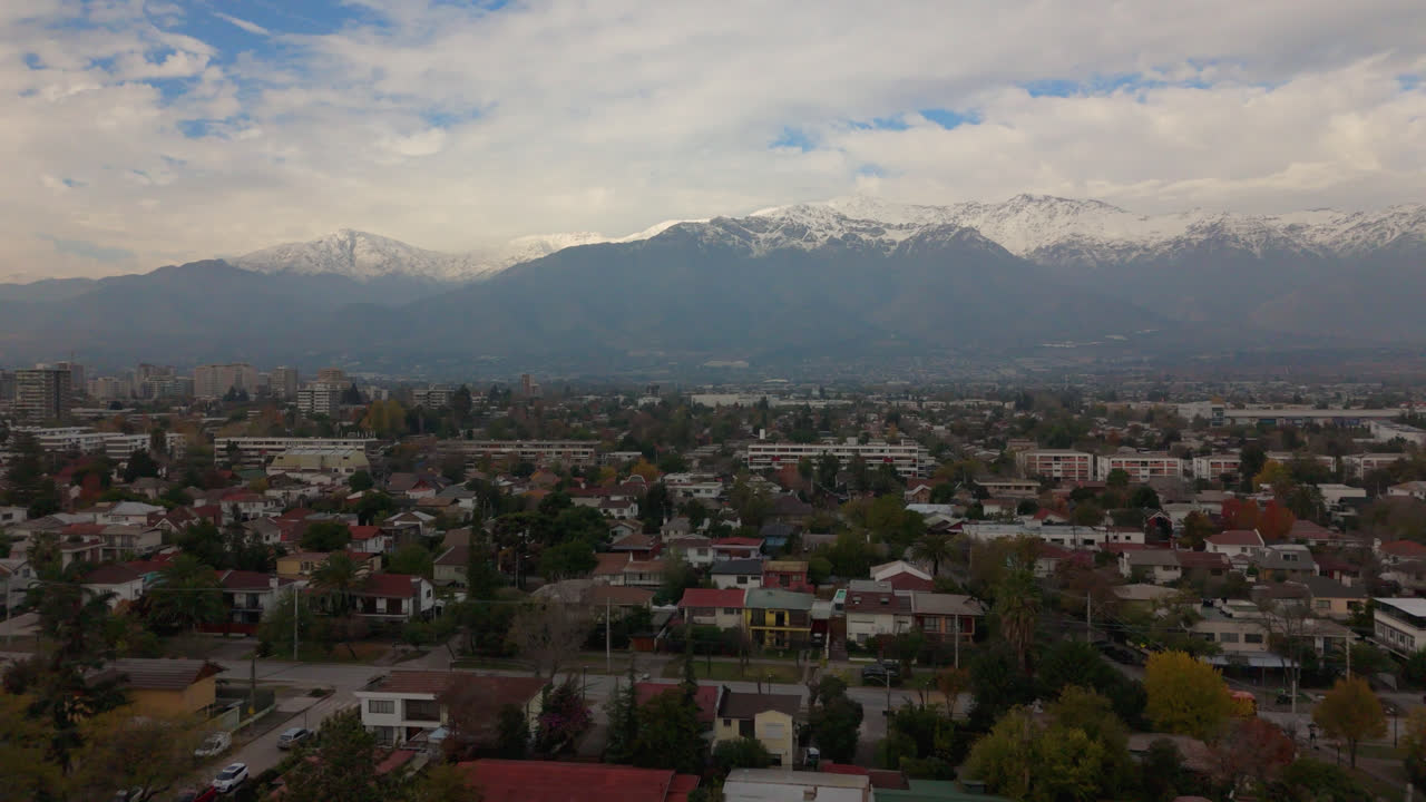 Santiago del Cile, Cordigliera delle Ande, Nuvole invernali
