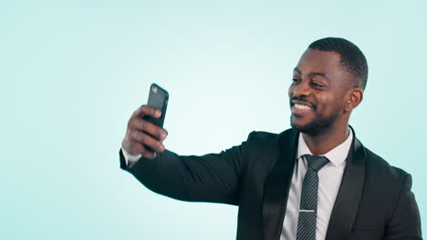 Geschäftsmann,-Selfie-Und-Frieden-Im-Studio