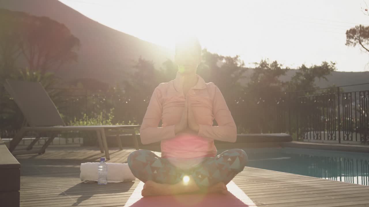 fitness de yoga al aire libre para mujeres mayores