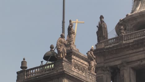 Medium-Shot-Of-Catedral-Metropolitana-Da-La-Ciudad-De-Mexico