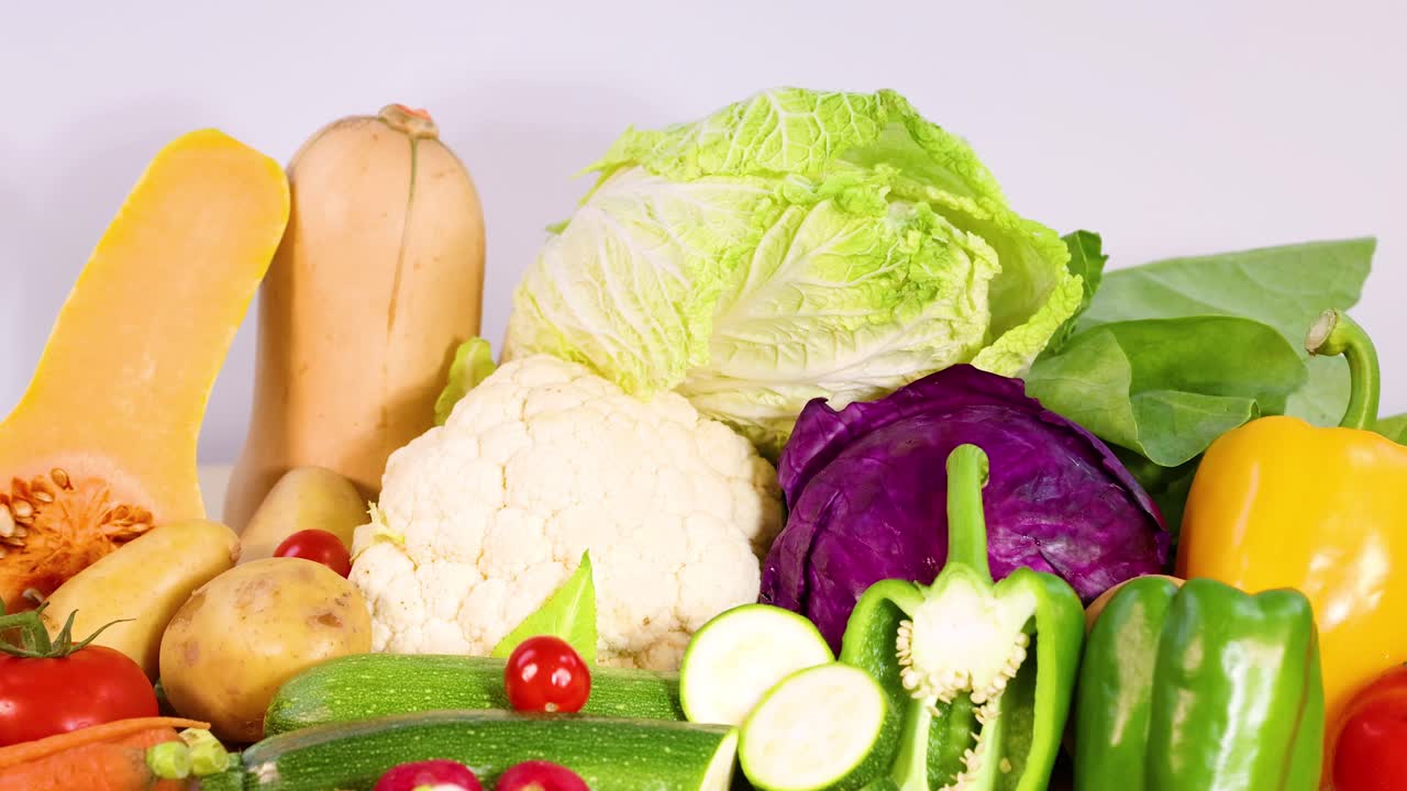 혼합 된 신선 한 채소 의 활기찬 전시