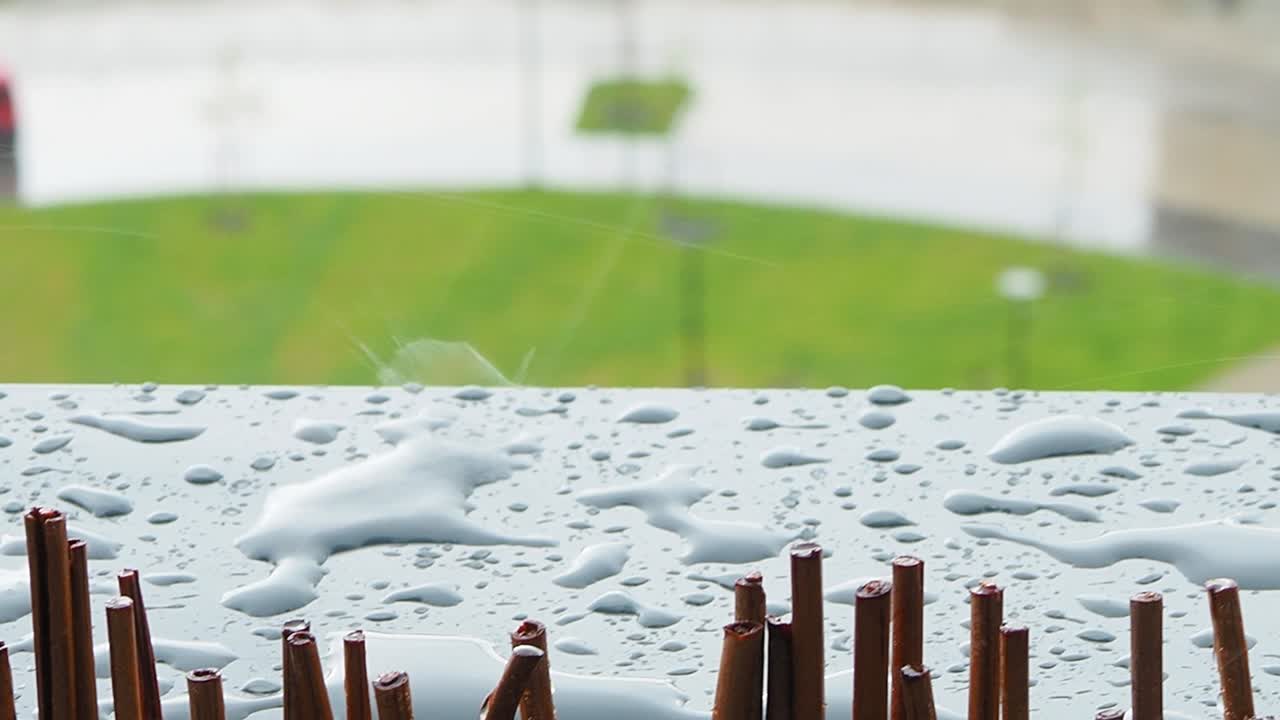 도시에서 비가 오는 날