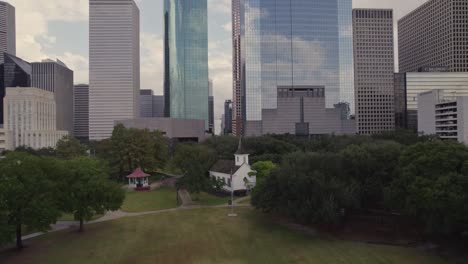 Reveal-of-Downtown-Houston-from-Sam-Houston-Park