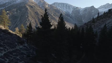 Vista-Aérea-De-Las-Montañas-En-El-Parque-Nacional-Kings-Canyon