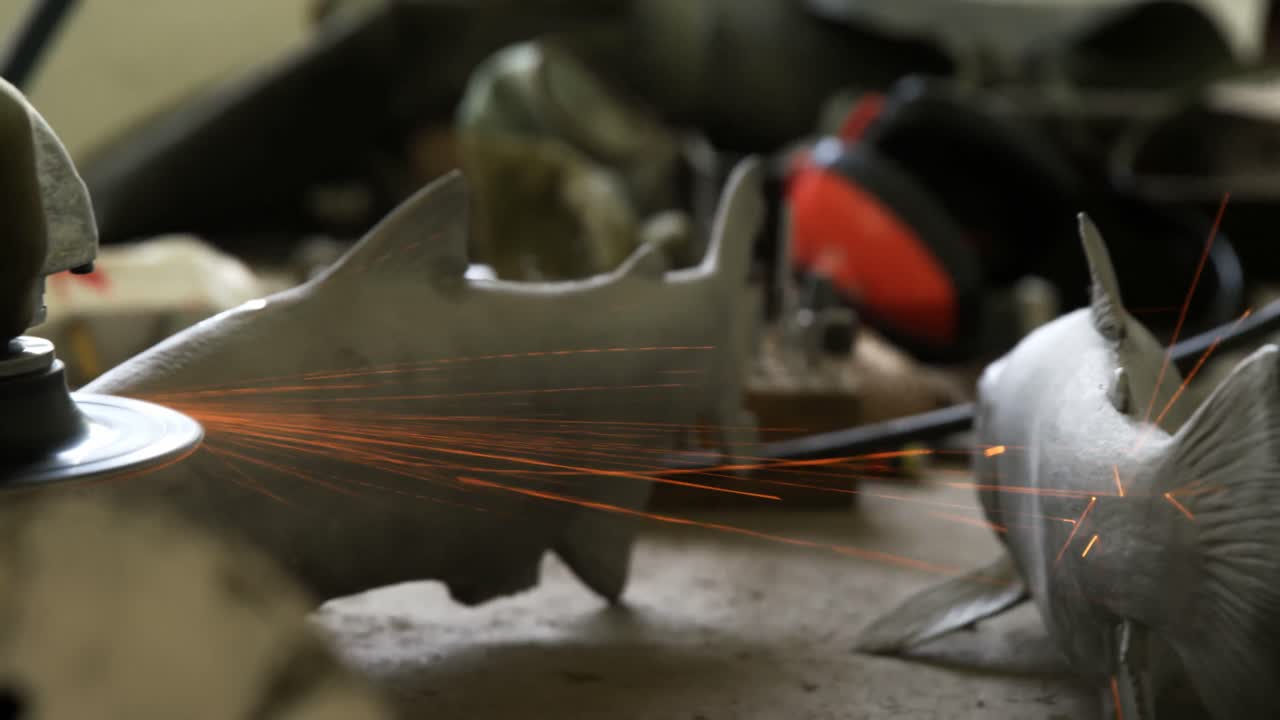 ремесленник, работающий в мастерской 4k