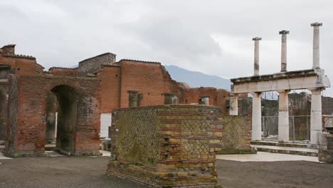 Ruins-of-famous-Pompeii-city,-Italy.Forum-of-Pompeii