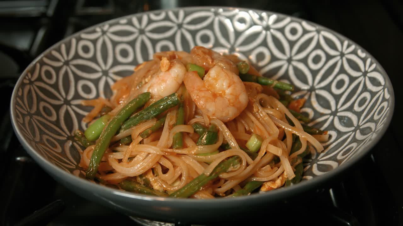 visión general estableciendo el tiro del rey camarón pad tailandés plato