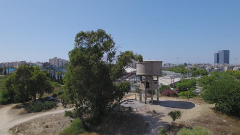 La-Torre-Del-Agua-En-El-Barrio-De-Moledet---Holon-Desde-1936