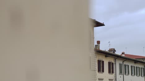 edificios históricos en la plaza de sant'agostino en arezzo, italia