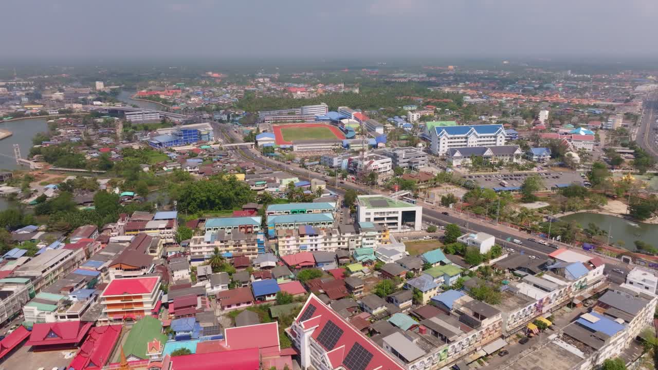 Pemandangan drone Stadion Samut Songkhram di siang hari, Thailand
