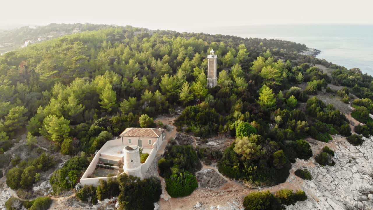 Famoso Faro Veneziano e Basilica Bizantina a Cefalonia, Grecia - ripresa aerea