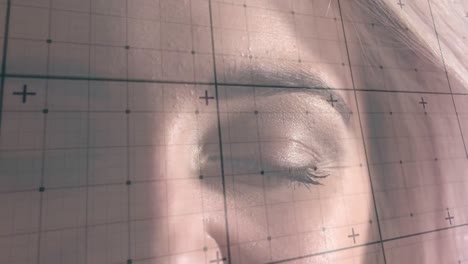 animación del procesamiento de datos sobre la mujer caucásica