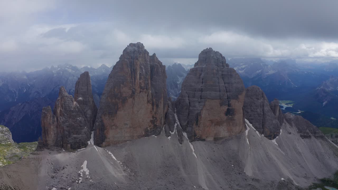 Vue aérienne des Trois Cimes de Lavaredo