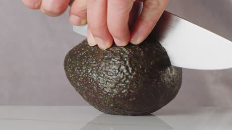 切成半塊的阿波卡多 (avocado)