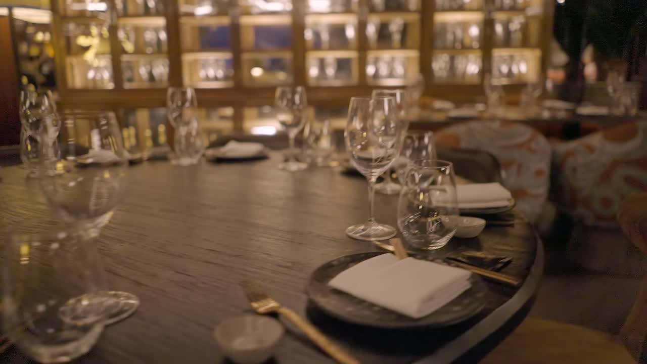 레스토랑 식사 장면