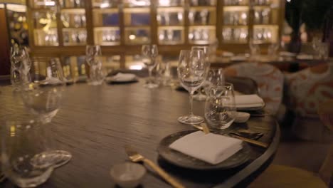 restaurant dining scene