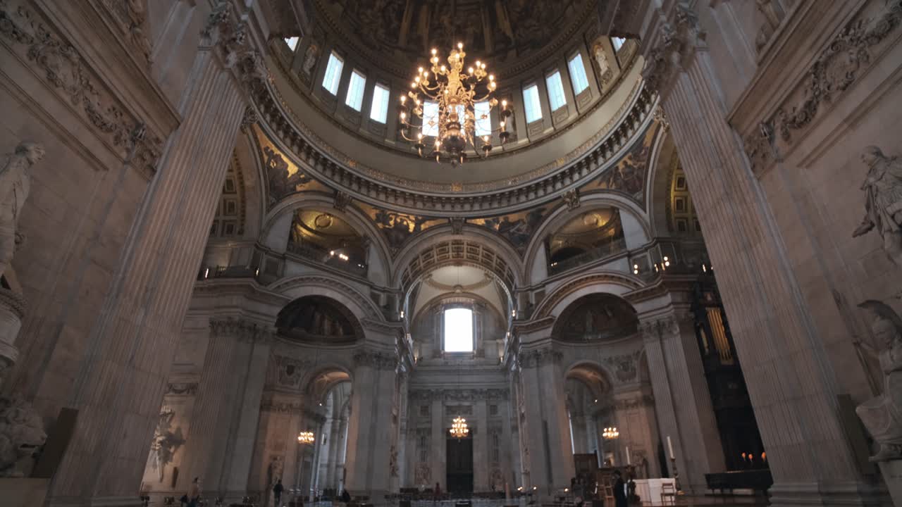 거대한 실내 세인트 폴 대성당 런던의 팬 업